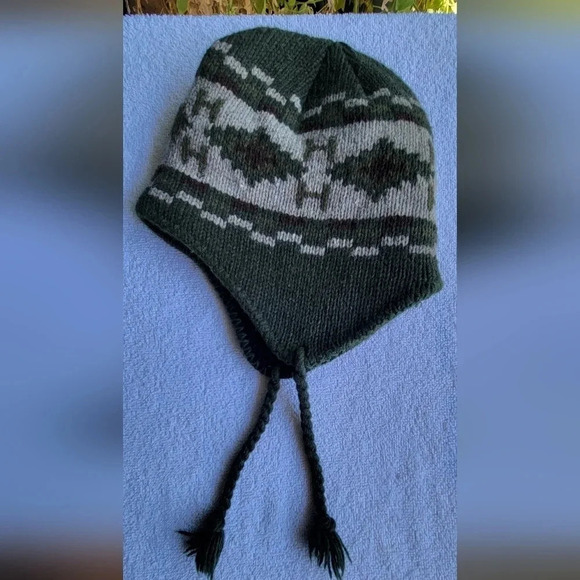 Windriver Olive Green Wool Winter Hat with strings - Picture 4 of 6